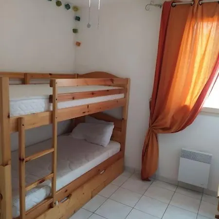 بيت للعطل De 75m² A 300m De La