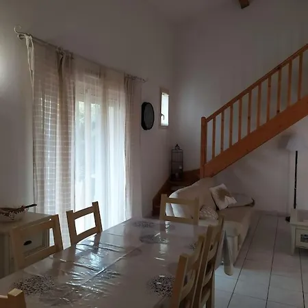 بيت للعطل De 75m² A 300m De La *